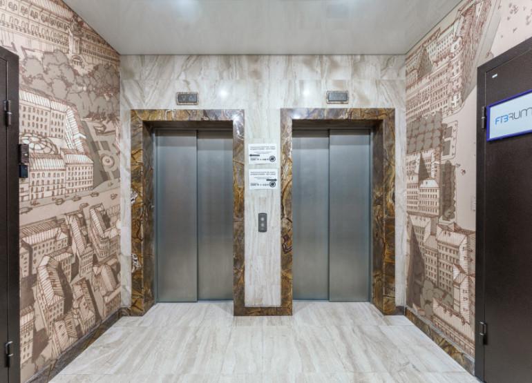 Маяковская Плаза: Вид главного лифтового холла